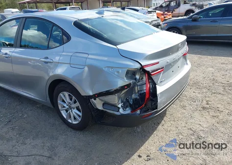 2025 Toyota Camry Le z USA, uszkodzony, nr VIN 4T1DAACK0SU131275
